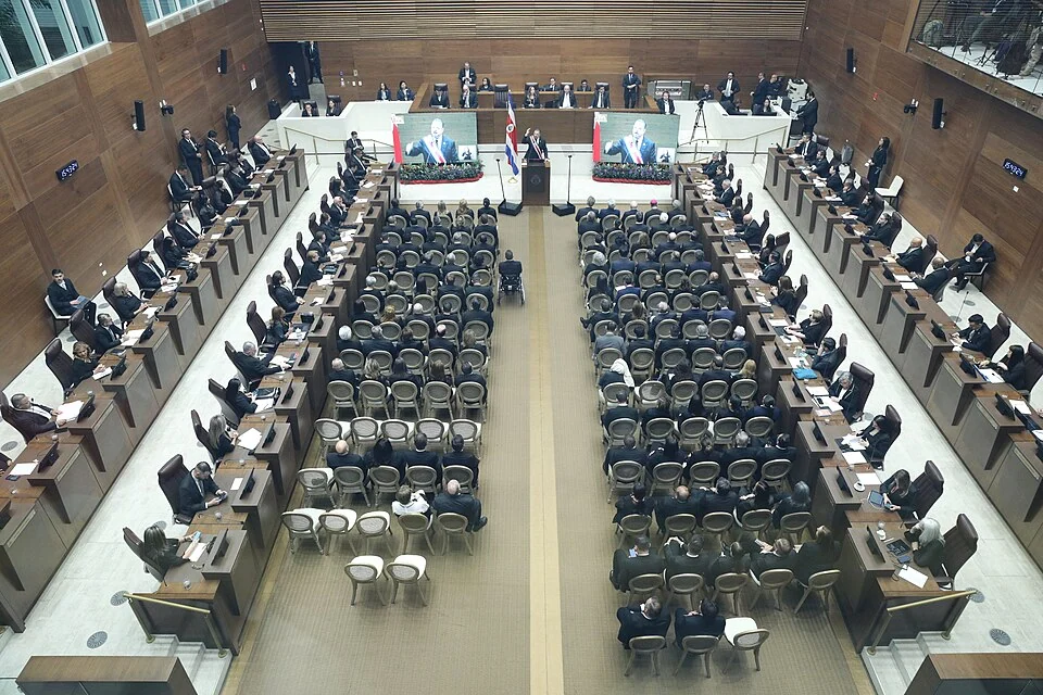 Archivo: sesión solemne del plenario legislativo, 4 de mayo de 2026. Contexto institucional; no corresponde a la votación de la liquidación presupuestaria.