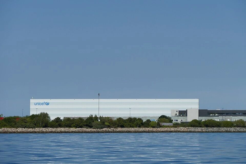 Archivo: edificio de UNICEF en el puerto de Copenhague, Dinamarca, 23 de agosto de 2022. Contexto institucional del organismo autor de la guía; no muestra una operación nutricional en Costa Rica.