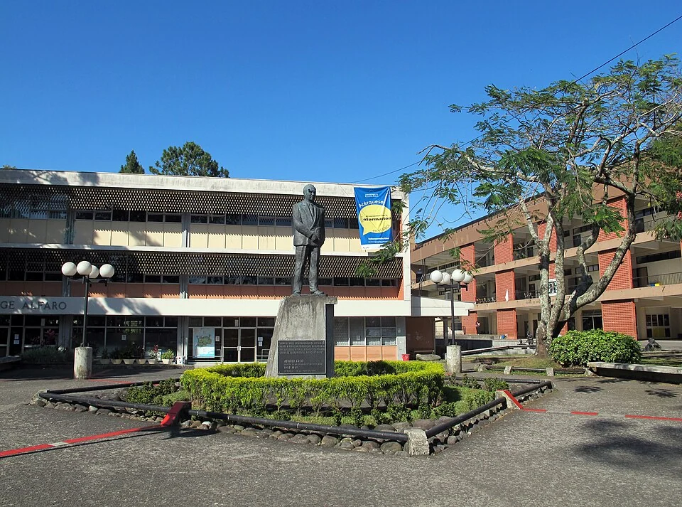Archivo: campus Rodrigo Facio de la UCR, enero de 2012. Imagen de contexto universitario; no muestra la ocupación de Rectoría ni los daños del 22 de abril.