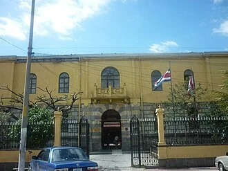 Archivo: fachada del Liceo de Costa Rica, 10 de diciembre de 2010. Contexto de educación pública; no representa una visita política ni una infracción a la circular.