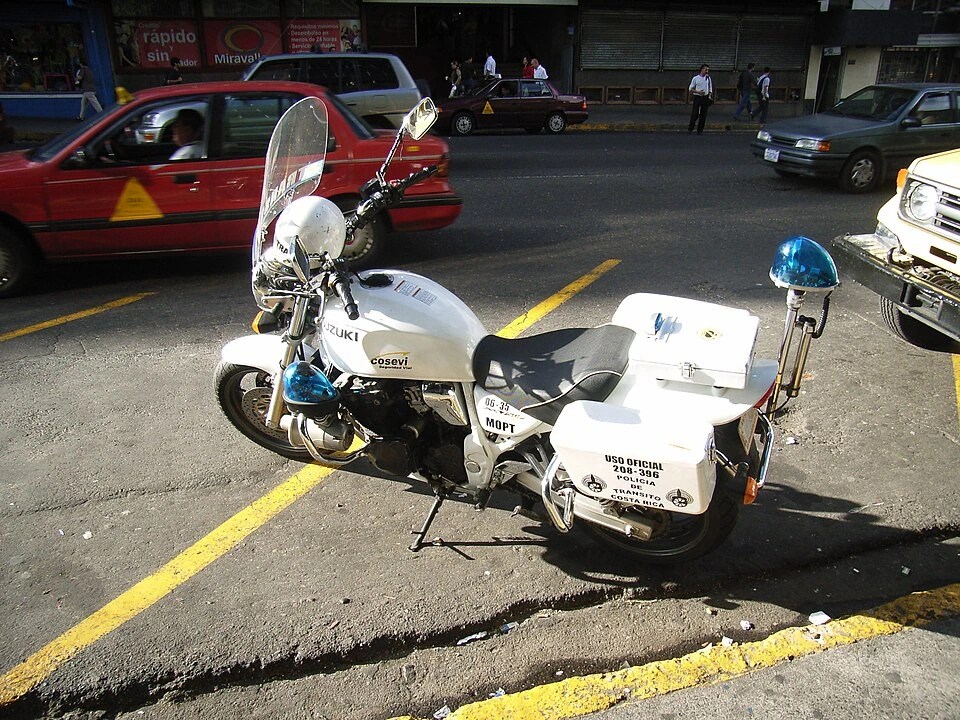 Archivo: motocicleta de la Policía de Tránsito de Costa Rica, 5 de enero de 2006. No corresponde al operativo electoral ni al equipo desplegado en 2026.