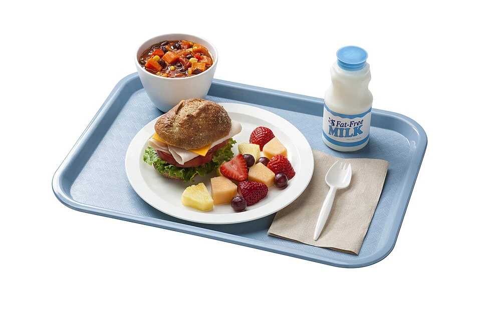 Archivo: bandeja de alimentación escolar en Estados Unidos, 18 de febrero de 2014. Contexto del componente nutricional de los sistemas alimentarios; no muestra un centro costarricense ni resultados del estudio.