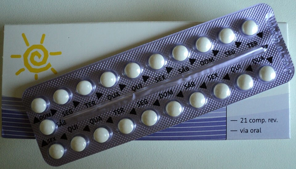 Archivo: envase de anticonceptivos orales combinados, 28 de noviembre de 2011. Contexto de las modalidades de uso abordadas por la guía; no acredita autorización de una marca en Costa Rica.