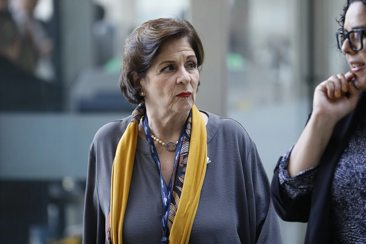 Archivo: Pilar Cisneros durante la comisión legislativa que estudió el desafuero de Rodrigo Chaves y Jorge Rodríguez, 22 de agosto de 2025.