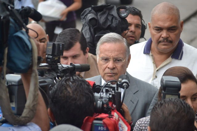 Archivo: Miguel Ángel Rodríguez ante periodistas el 27 de abril de 2011, en el contexto del caso ICE-Alcatel. No muestra el juicio ni la absolución del caso de reaseguros de mayo de 2026.