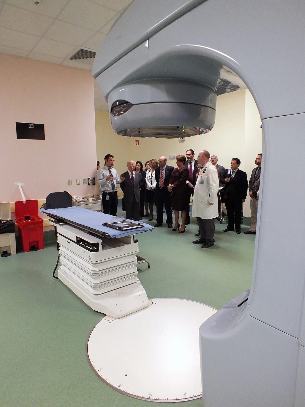 Imagen de contexto: Centro de Radioterapia del Hospital México durante una visita del OIEA. Archivo, 2013-10-02. No corresponde al hecho actual.