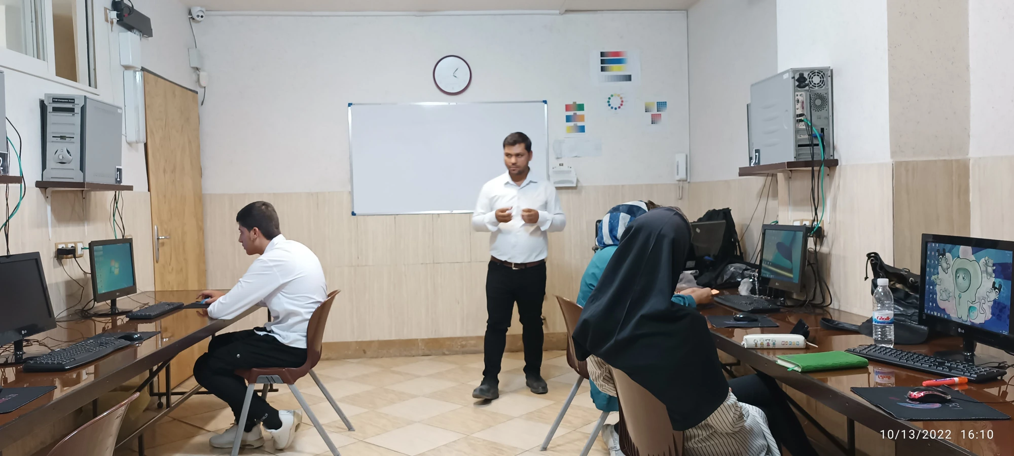 Archivo: enseñanza de informática, 13 de octubre de 2022, por Masoud mahfouzi. Contexto de la formación tecnológica; no documenta la inteligencia artificial en Costa Rica.