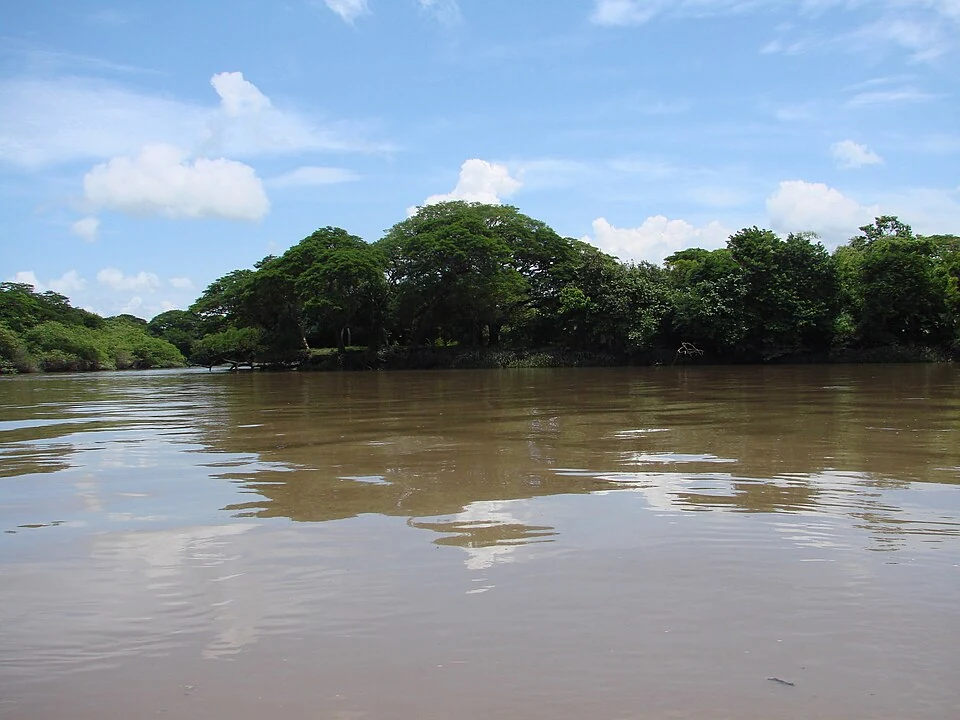 Archivo: río Tempisque cerca de Bolsón, Guanacaste, julio de 2008. Contexto geográfico de la cuenca; no documenta las acciones del programa de 2026.