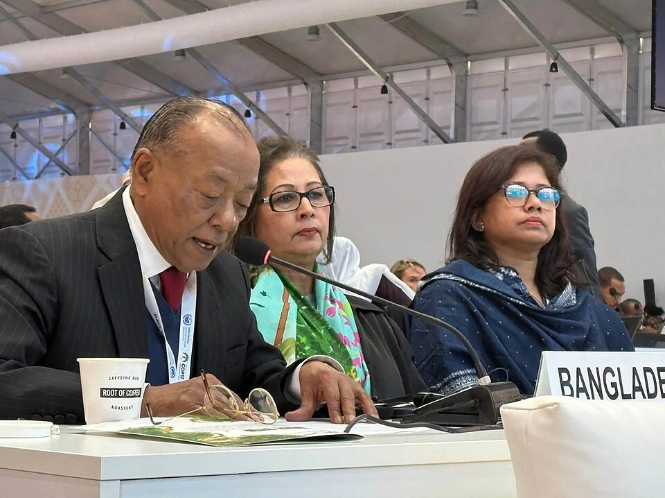 Abdul Awal Mintu, representante de Bangladesh, interviene en el diálogo de financiamiento de la COP 17 en Ulán Bator, Mongolia, el 24 de agosto de 2026. La imagen corresponde a una sesión previa al cierre del día 28.