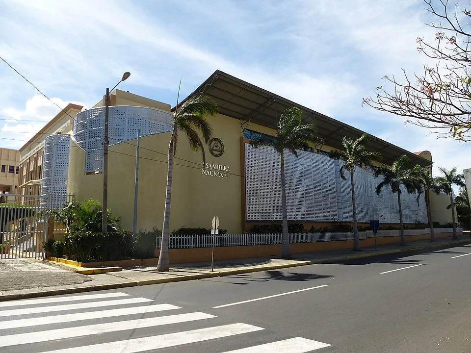 Archivo: edificio de la Asamblea Nacional de Nicaragua en Managua, enero de 2013. Contexto del órgano que tramitó la reforma electoral.