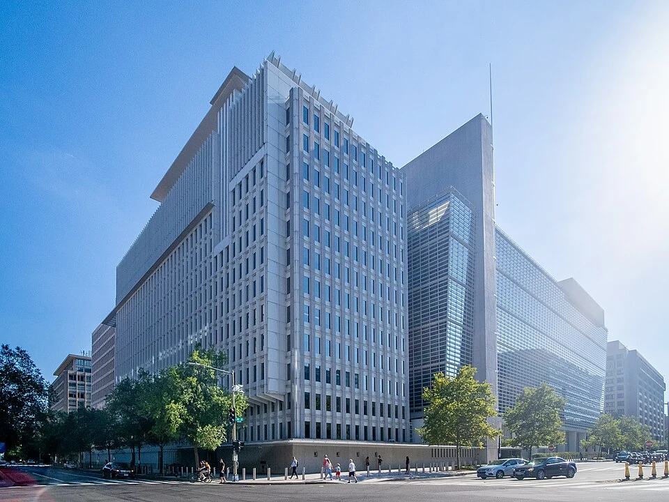 Archivo: Grupo Banco Mundial en Washington, 21 de junio de 2024. Contexto institucional de las fichas de género.