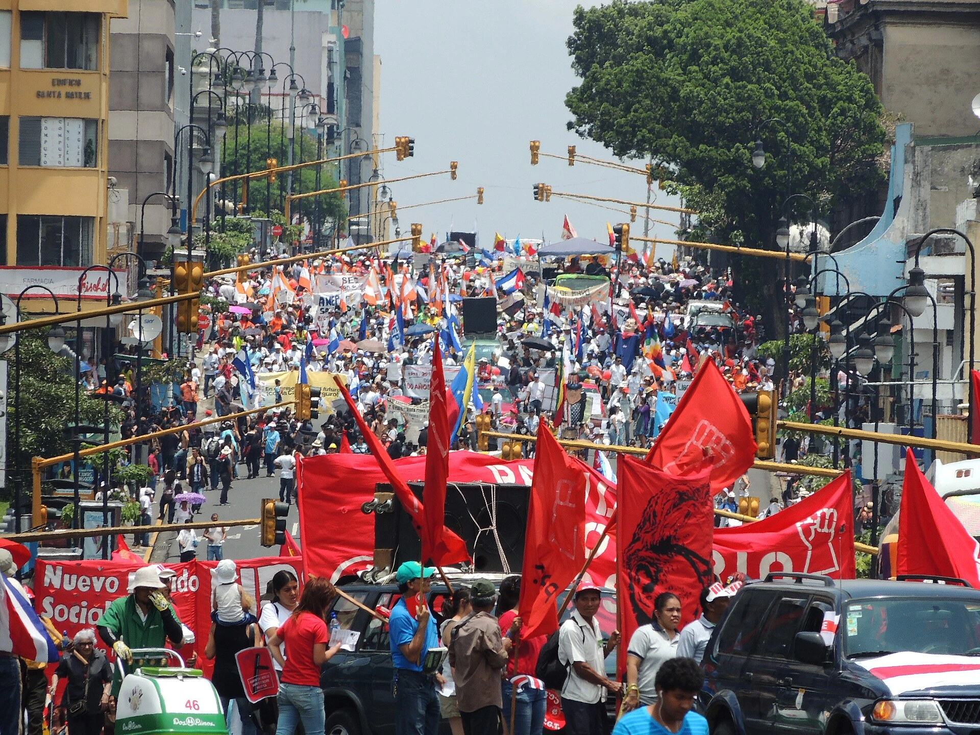 Archivo: manifestación del Día del Trabajo en Costa Rica, 1 de mayo de 2013, según la ficha del fotógrafo. No muestra la marcha ni a sus participantes de 2026.